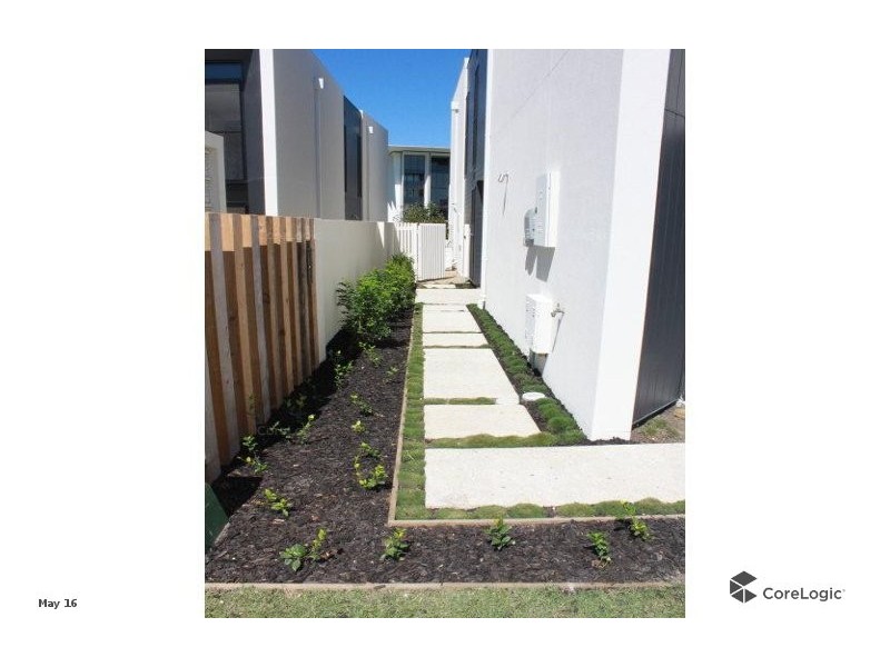 52 Theatre Drive, Benowa QLD 4217