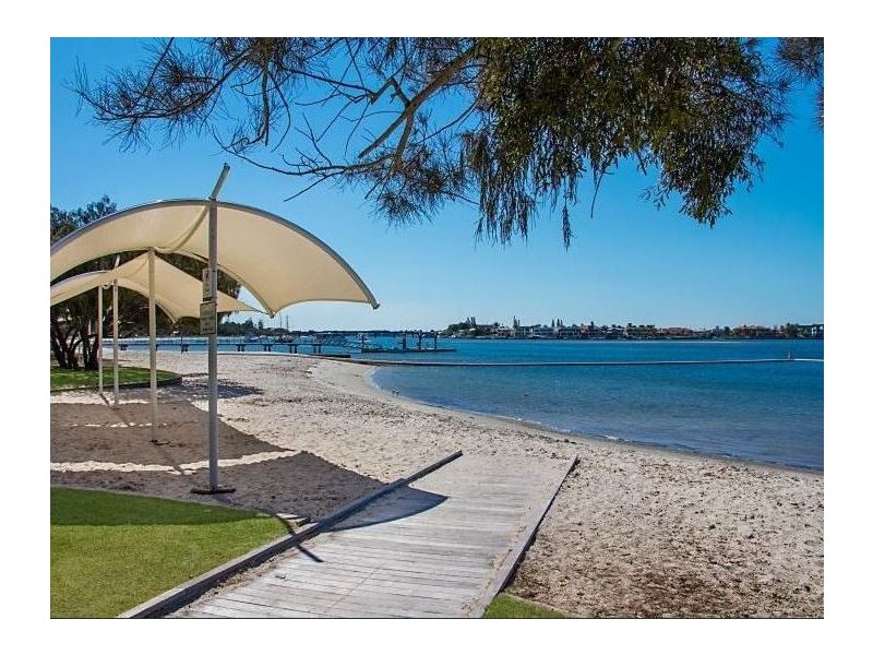 41 Milton Avenue, Paradise Point QLD 4216