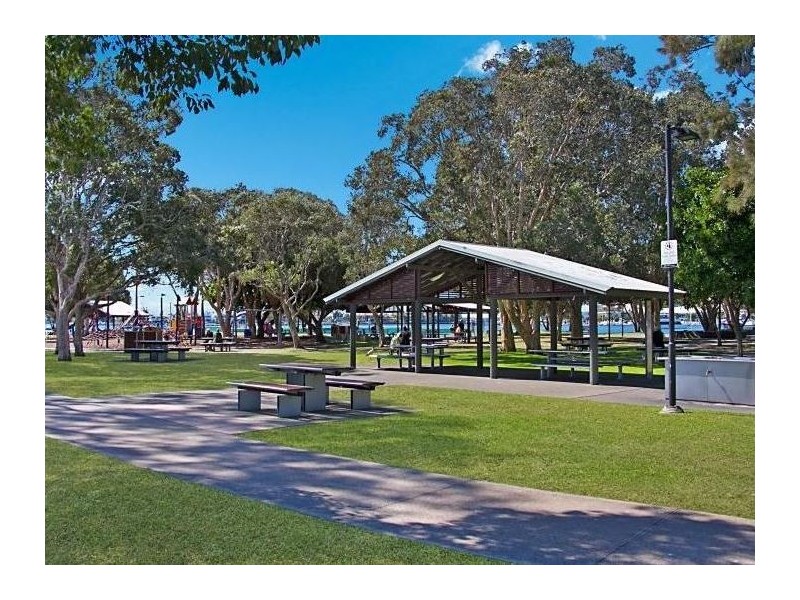 41 Milton Avenue, Paradise Point QLD 4216