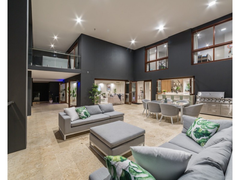 5 Riverbank Court, Ashmore QLD 4214