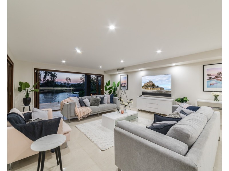 5 Riverbank Court, Ashmore QLD 4214