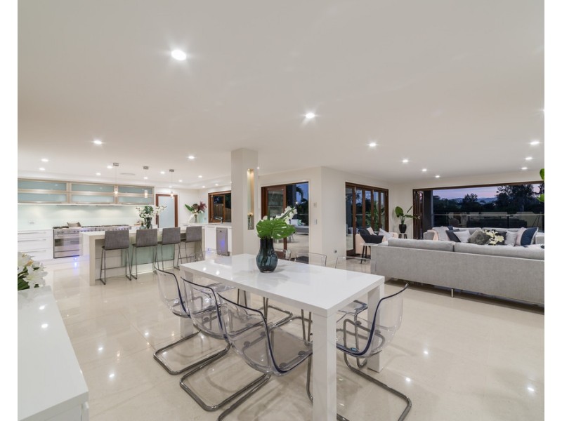 5 Riverbank Court, Ashmore QLD 4214