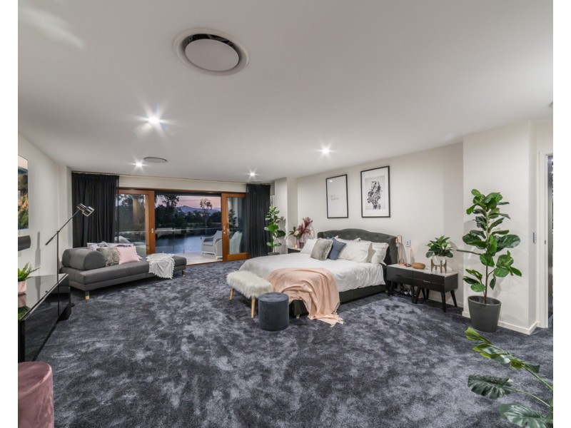 5 Riverbank Court, Ashmore QLD 4214