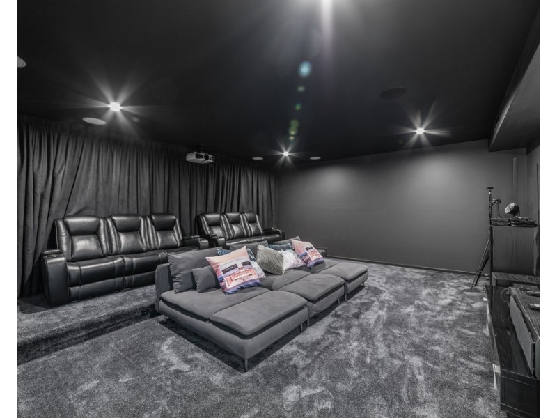 5 Riverbank Court, Ashmore QLD 4214