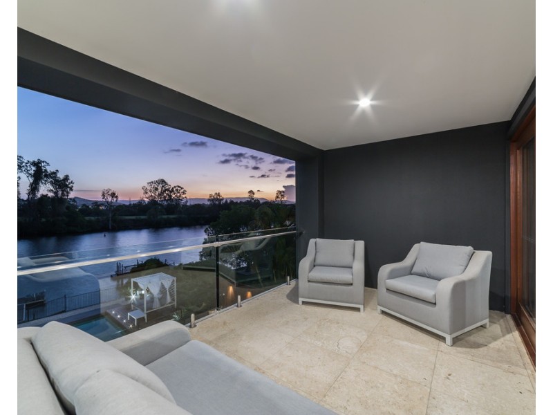 5 Riverbank Court, Ashmore QLD 4214
