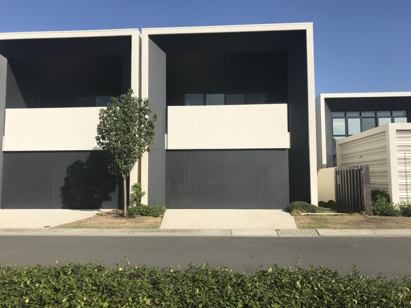 18 Theatre Drive, Benowa QLD 4217