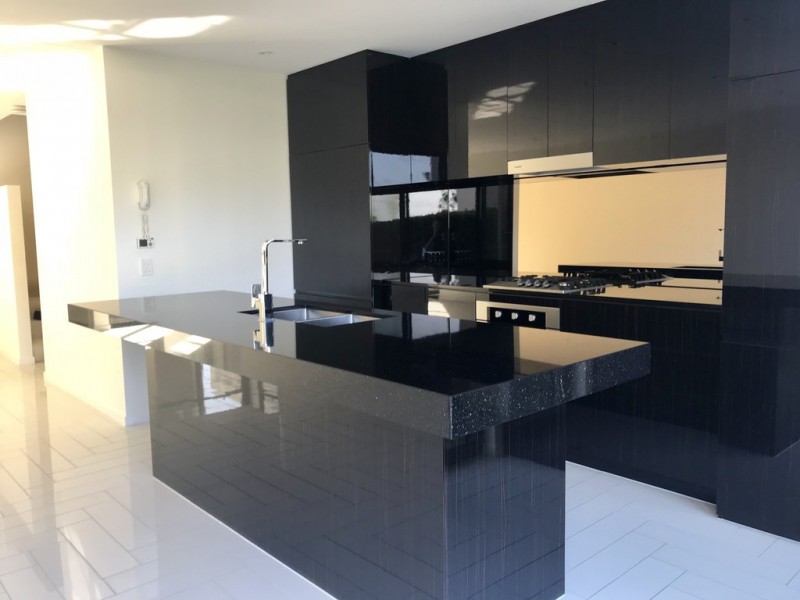 18 Theatre Drive, Benowa QLD 4217