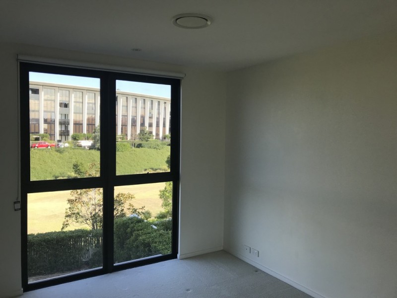 18 Theatre Drive, Benowa QLD 4217