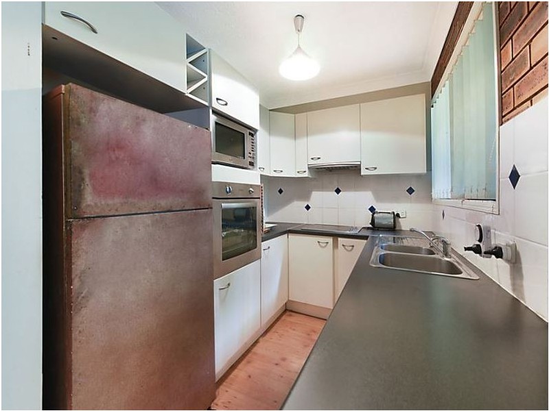 2/6 Genoa St, Surfers Paradise QLD 4217