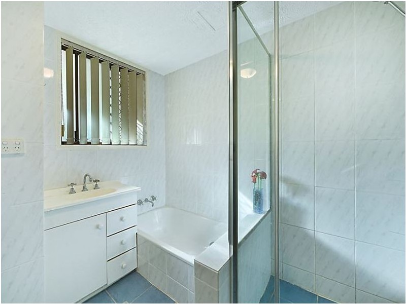 2/6 Genoa St, Surfers Paradise QLD 4217