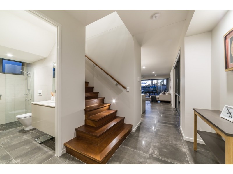 1/61 Sailaway Street, Mermaid Waters QLD 4218