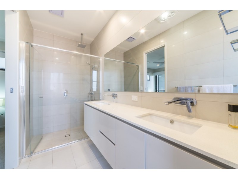 1/61 Sailaway Street, Mermaid Waters QLD 4218