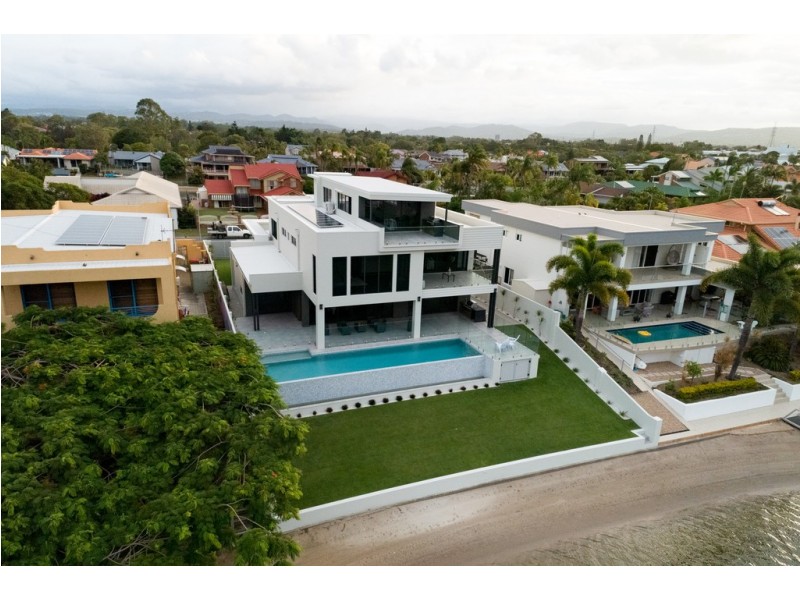 21 Saxonvale Terrace, Mermaid Waters QLD 4218