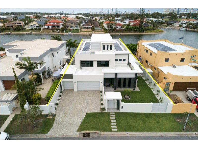 21 Saxonvale Terrace, Mermaid Waters QLD 4218