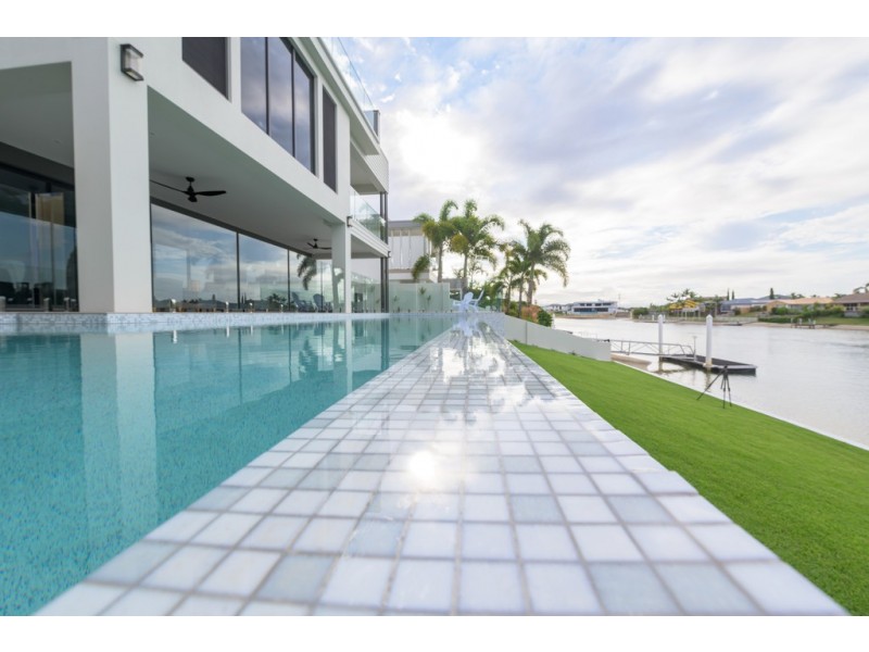 21 Saxonvale Terrace, Mermaid Waters QLD 4218