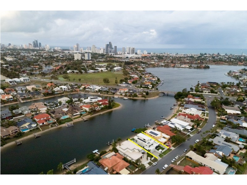 21 Saxonvale Terrace, Mermaid Waters QLD 4218