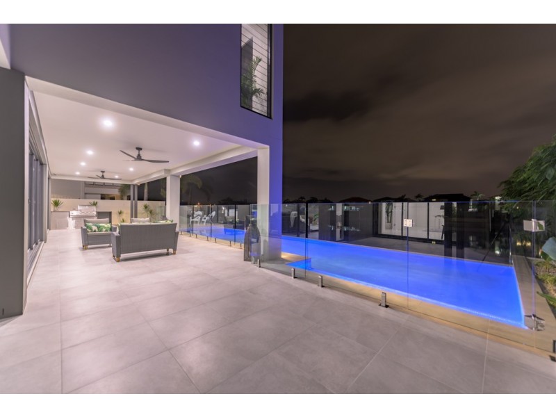 21 Saxonvale Terrace, Mermaid Waters QLD 4218