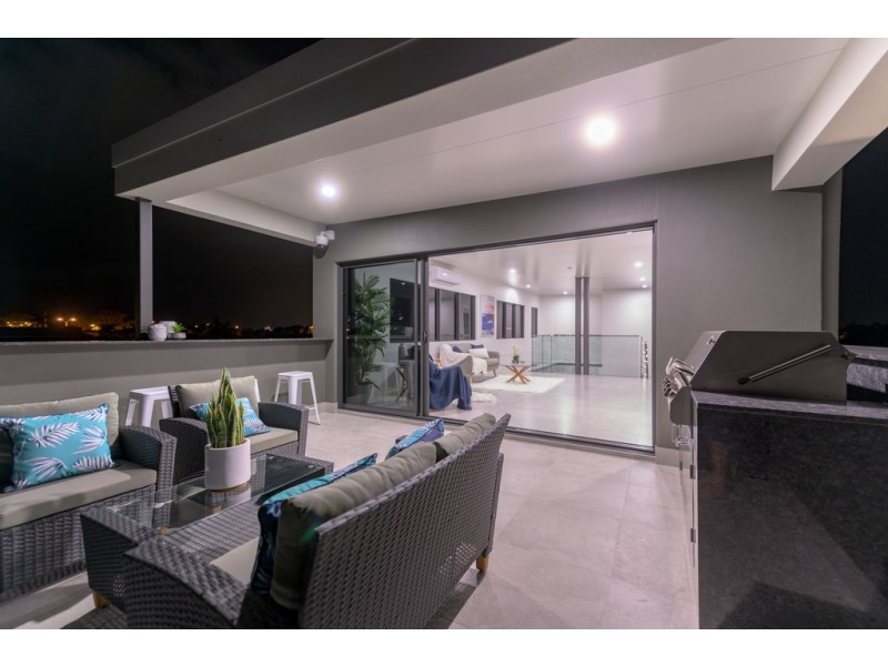 21 Saxonvale Terrace, Mermaid Waters QLD 4218