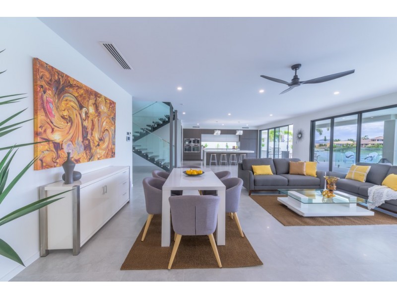 21 Saxonvale Terrace, Mermaid Waters QLD 4218