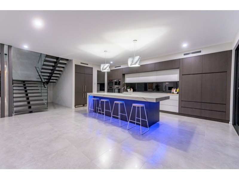 21 Saxonvale Terrace, Mermaid Waters QLD 4218
