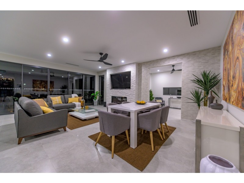 21 Saxonvale Terrace, Mermaid Waters QLD 4218