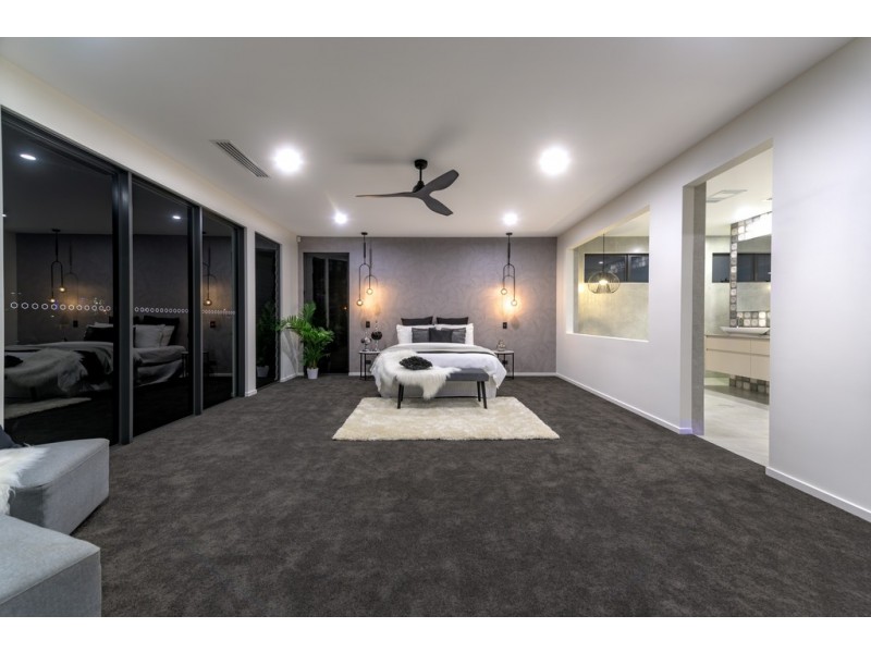 21 Saxonvale Terrace, Mermaid Waters QLD 4218
