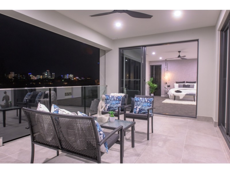 21 Saxonvale Terrace, Mermaid Waters QLD 4218