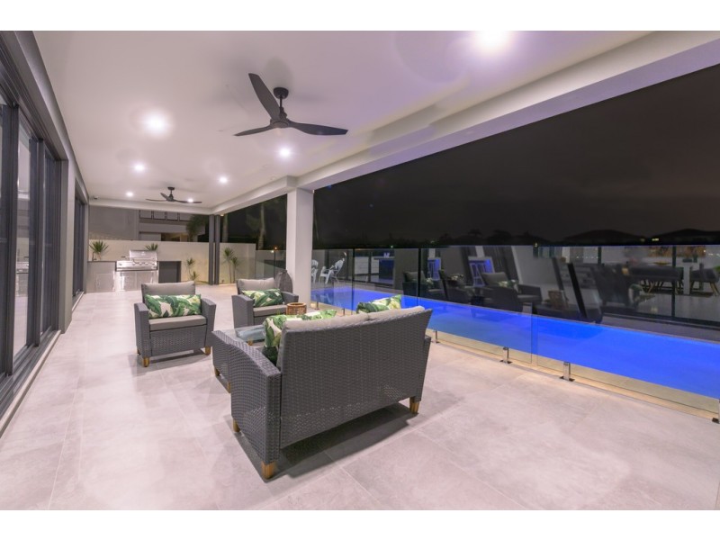 21 Saxonvale Terrace, Mermaid Waters QLD 4218