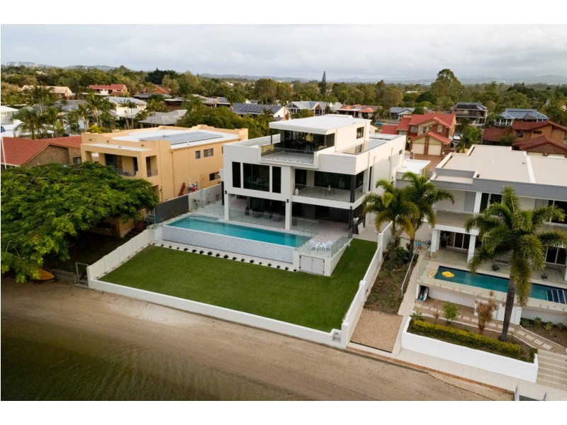 21 Saxonvale Terrace, Mermaid Waters QLD 4218