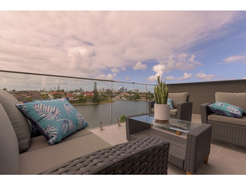 21 Saxonvale Terrace, Mermaid Waters QLD 4218