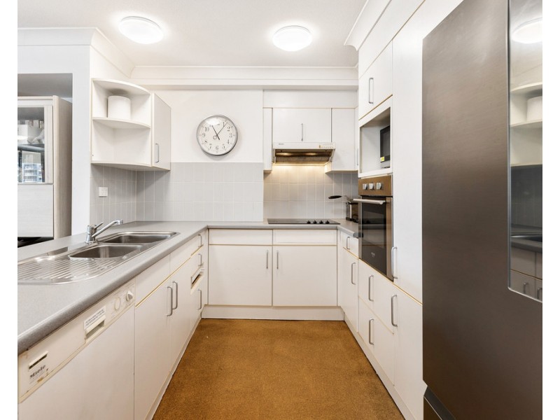 72/15 Victoria Avenue, Broadbeach QLD 4218