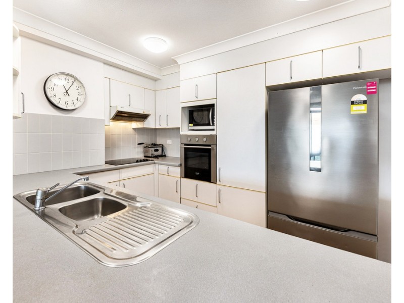 72/15 Victoria Avenue, Broadbeach QLD 4218