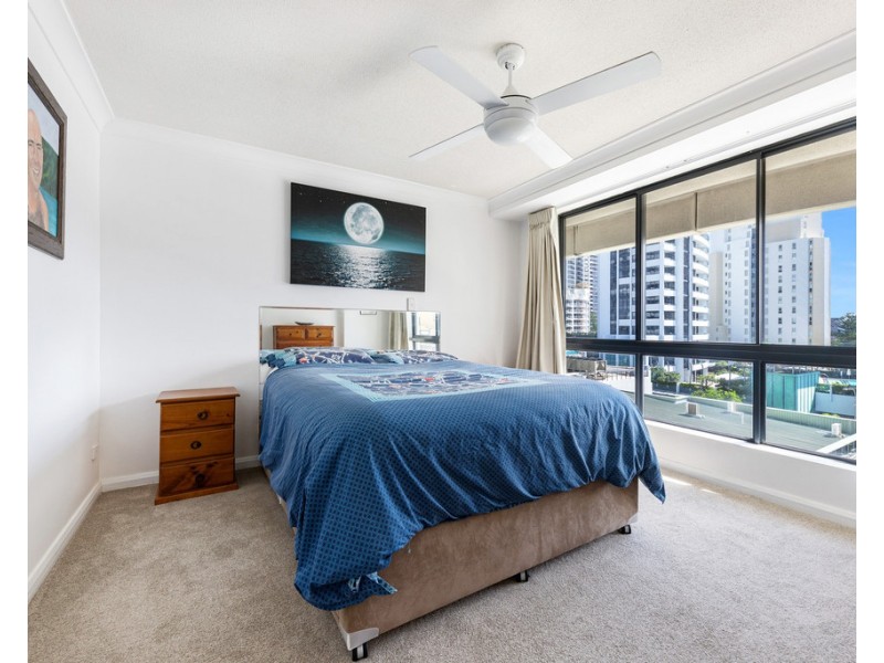 72/15 Victoria Avenue, Broadbeach QLD 4218