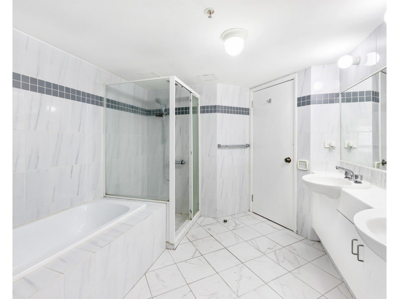 72/15 Victoria Avenue, Broadbeach QLD 4218