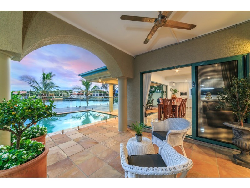 68 Bollard Circuit, Clear Island Waters QLD 4226