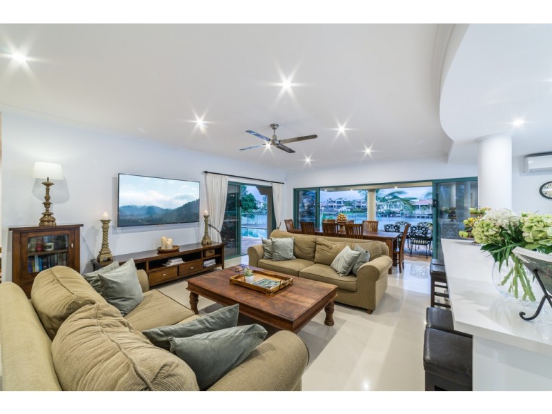 68 Bollard Circuit, Clear Island Waters QLD 4226