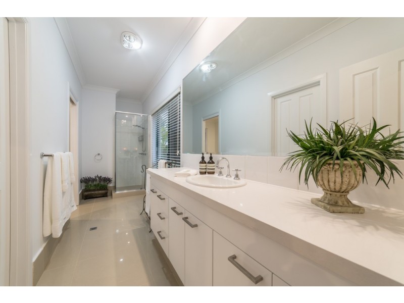 68 Bollard Circuit, Clear Island Waters QLD 4226