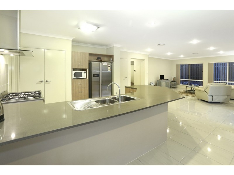 6 Perkins Close, Reedy Creek QLD 4227