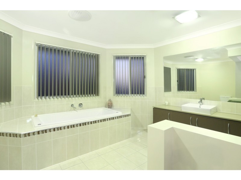 6 Perkins Close, Reedy Creek QLD 4227