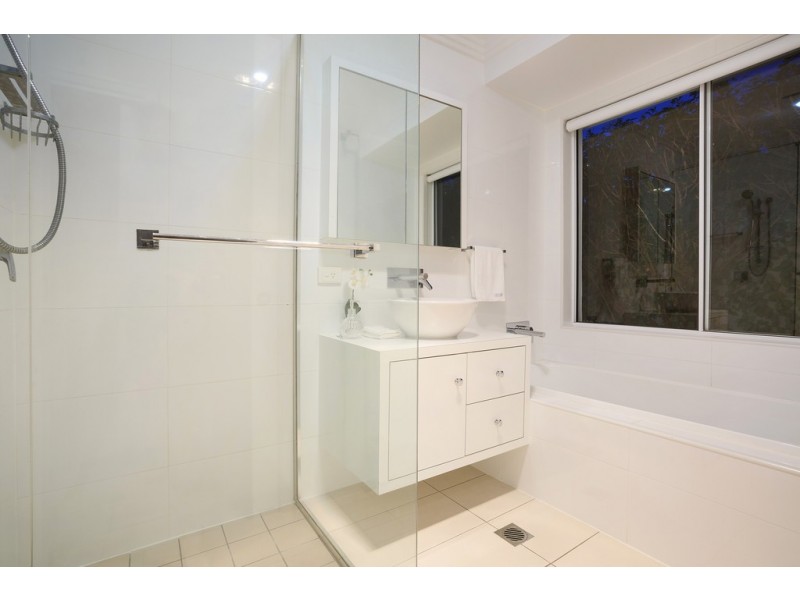20 Pipit Parade, Burleigh Waters QLD 4220