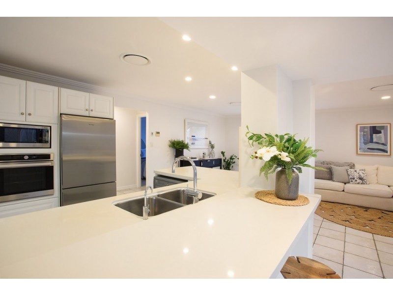 20 Pipit Parade, Burleigh Waters QLD 4220