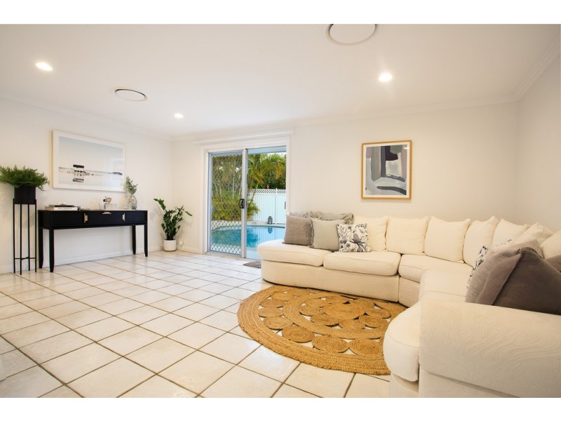 20 Pipit Parade, Burleigh Waters QLD 4220