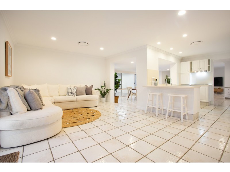 20 Pipit Parade, Burleigh Waters QLD 4220