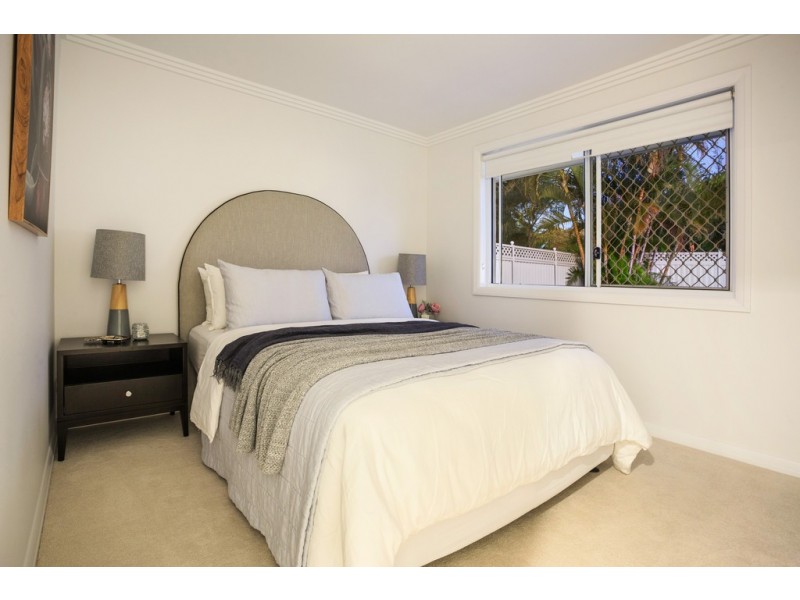 20 Pipit Parade, Burleigh Waters QLD 4220