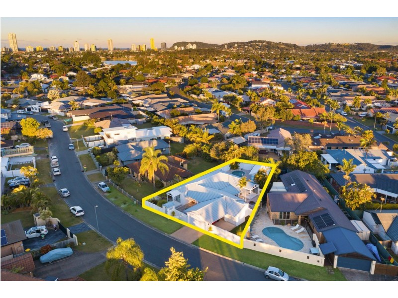 20 Pipit Parade, Burleigh Waters QLD 4220