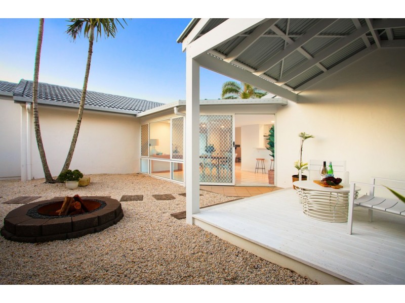 20 Pipit Parade, Burleigh Waters QLD 4220