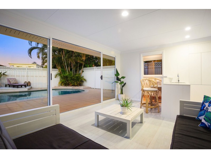 20 Pipit Parade, Burleigh Waters QLD 4220