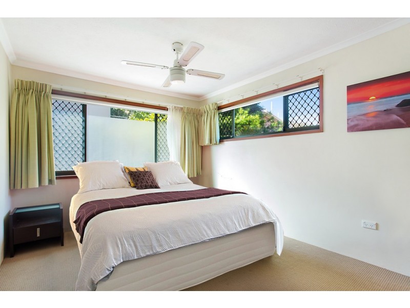 2/12 Rosewood Avenue, Broadbeach QLD 4218