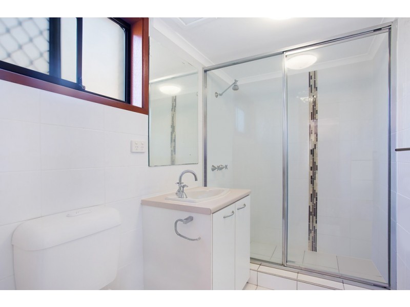 2/12 Rosewood Avenue, Broadbeach QLD 4218