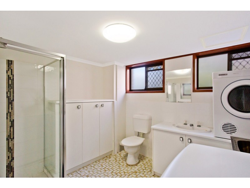 2/12 Rosewood Avenue, Broadbeach QLD 4218